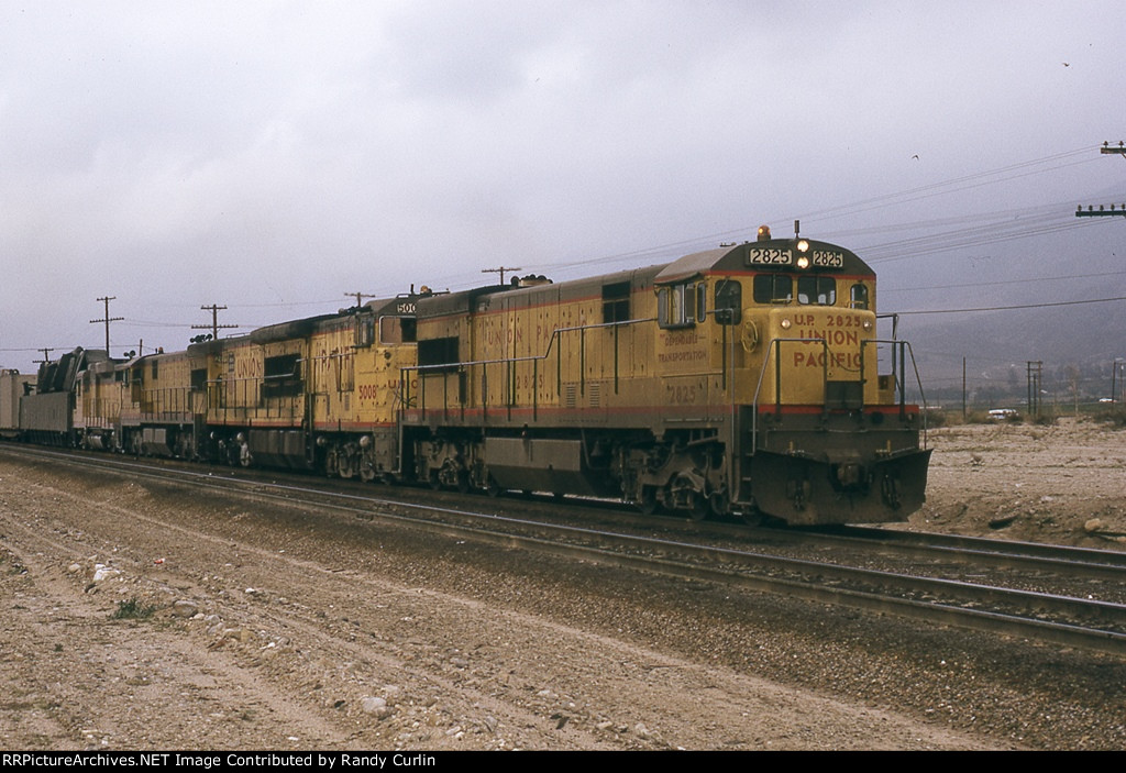 UP 2825 near Devore